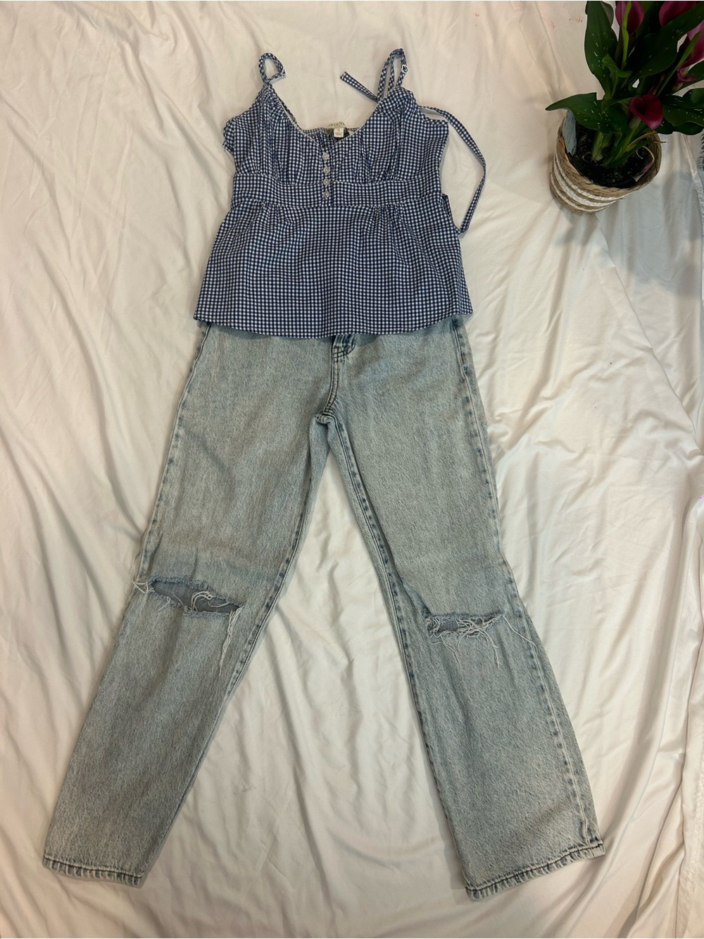 Tilly's Light Wash Straight Leg Jeans with Knee Rips